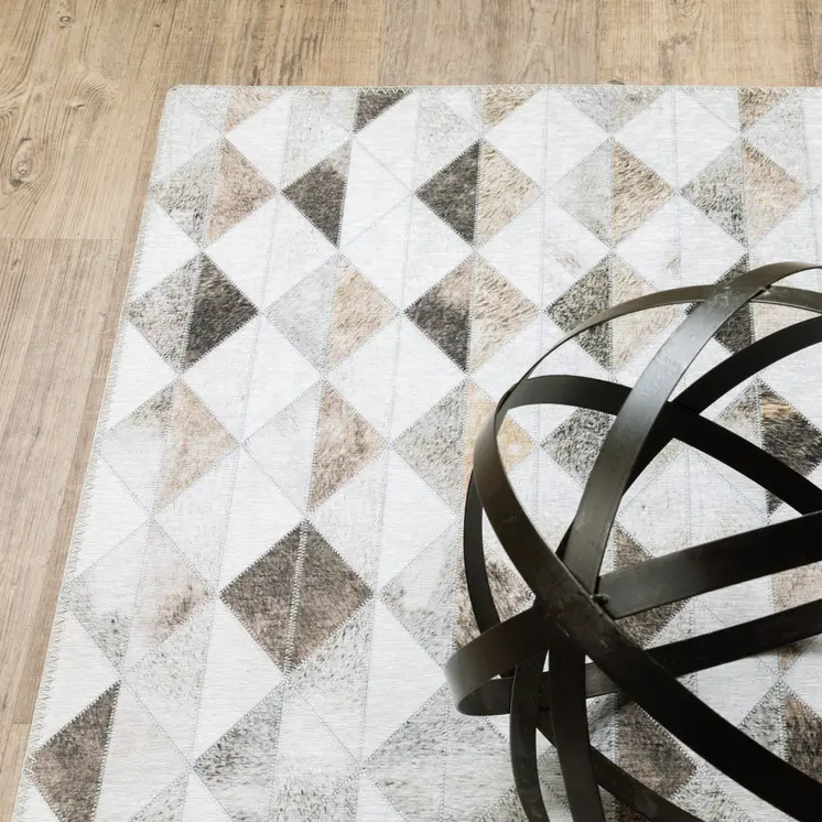 8' Beige And Gray Geometric Runner Rug