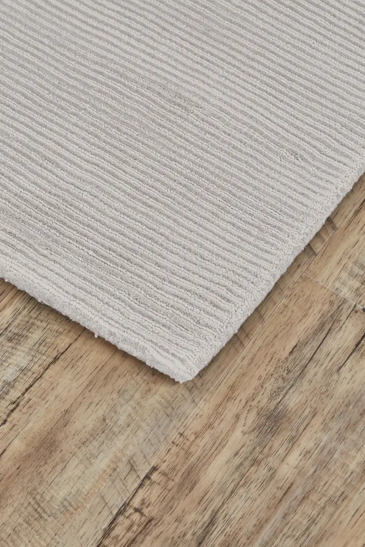 4' X 6' Gray And Silver Hand Woven Area Rug