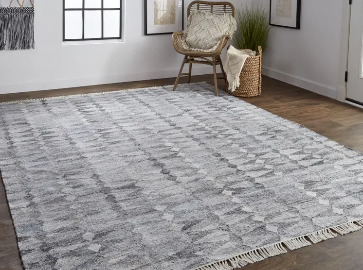 4' X 6' Gray Geometric Hand Woven Area Rug With Fringe