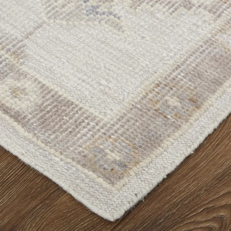 5' X 8' Ivory Floral Hand Knotted Area Rug