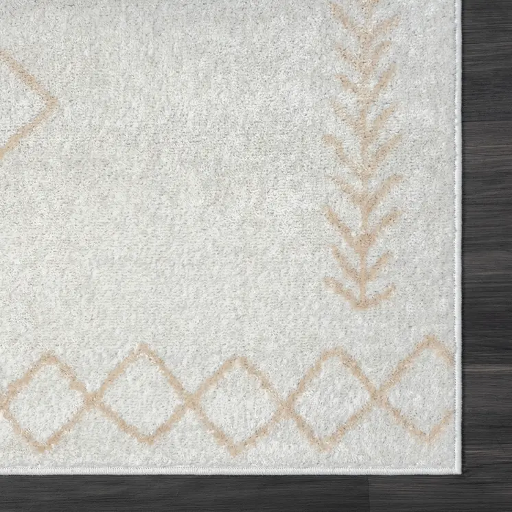 8' X 10' Cream Diamond Area Rug