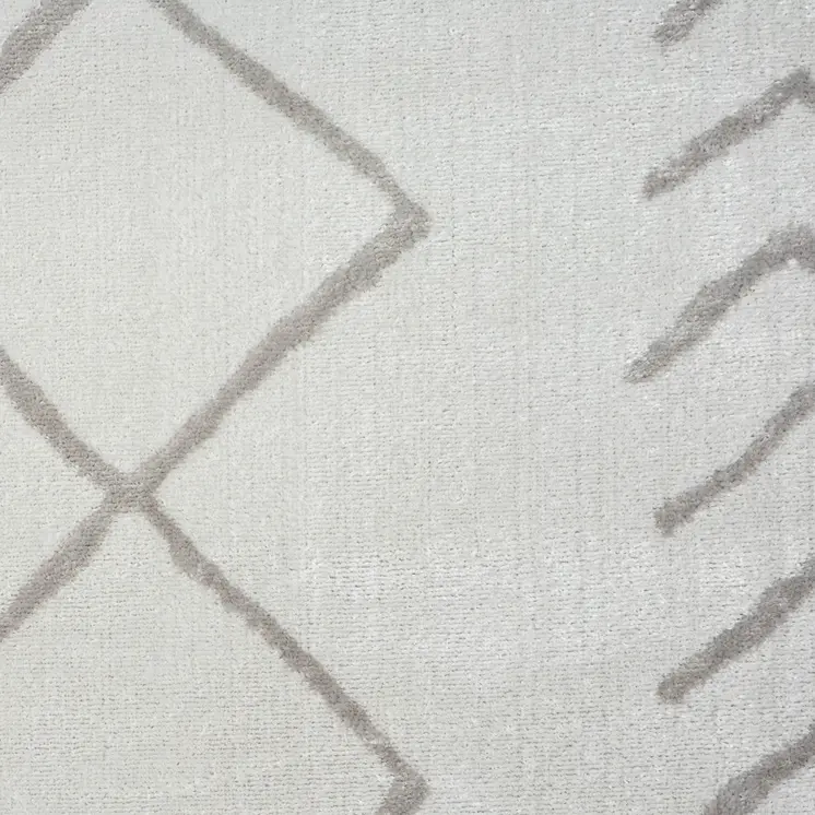 5' X 7' Cream Diamond Area Rug