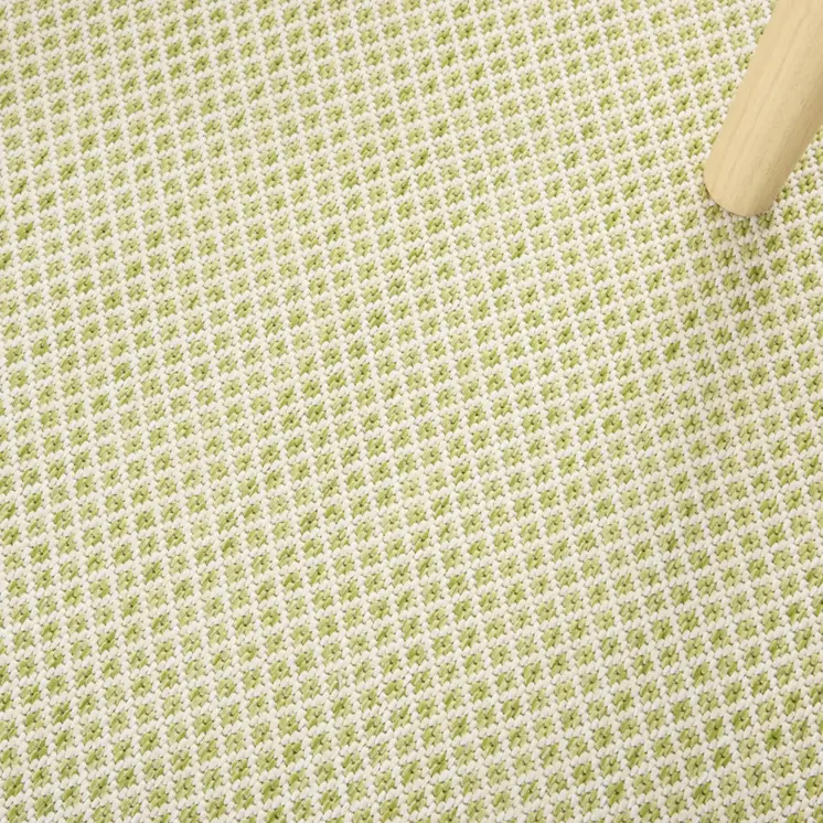 7' X 10' Green And Ivory Indoor Outdoor Area Rug