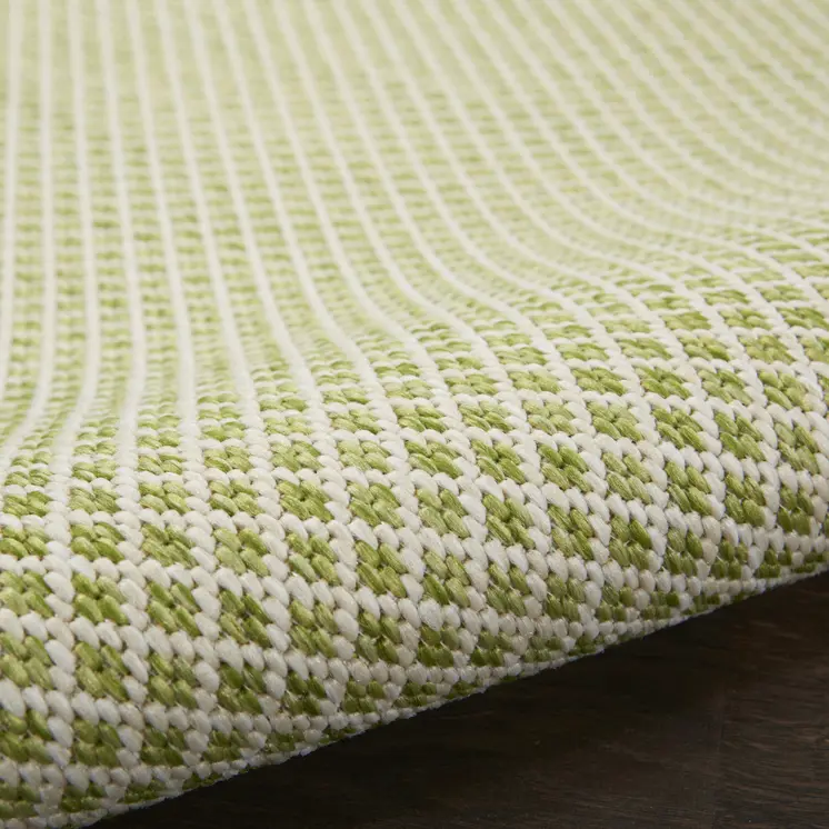 4' X 6' Green Geometric Power Loom Area Rug
