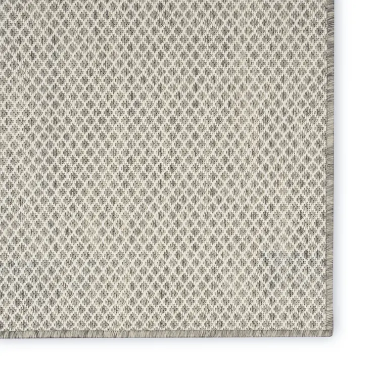 7' X 10' Ivory And Silver Indoor Outdoor Area Rug