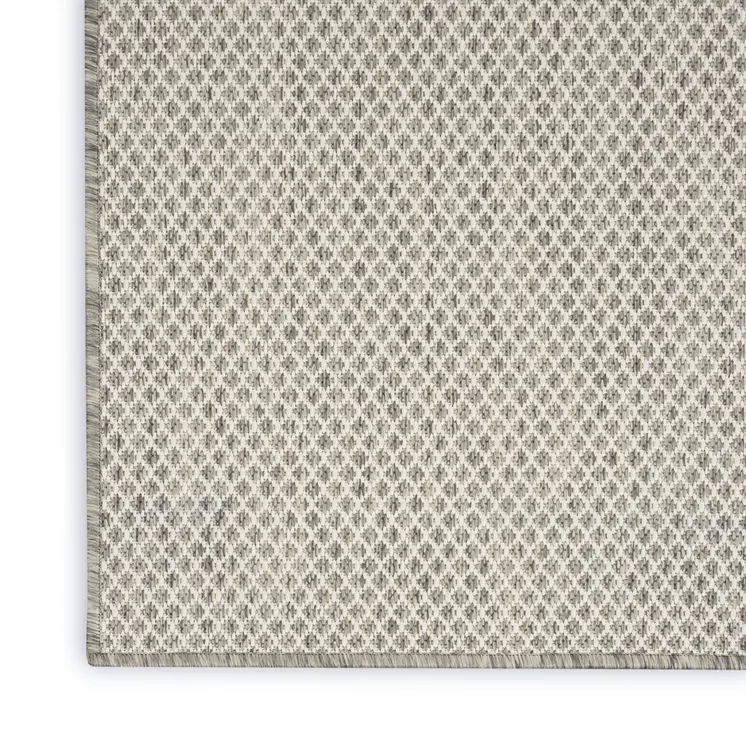 7' X 10' Ivory And Silver Indoor Outdoor Area Rug