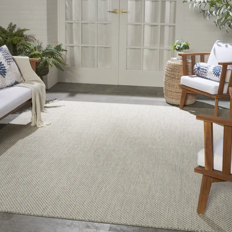 7' X 10' Ivory And Silver Indoor Outdoor Area Rug