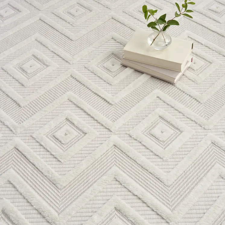 7' X 10' Ivory And White Indoor Outdoor Area Rug