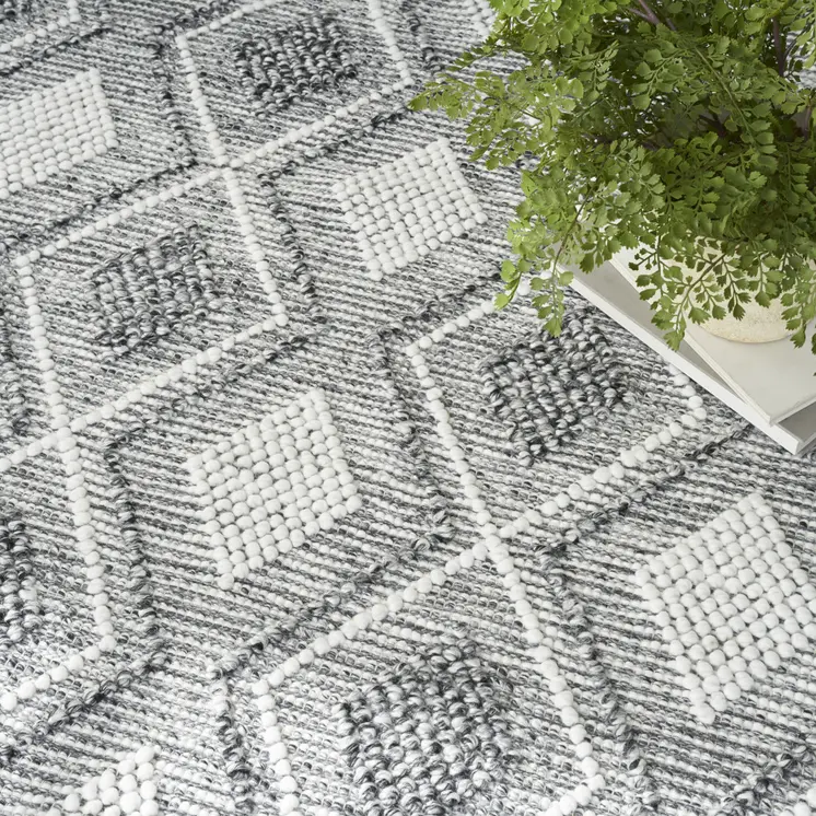 5' X 8' Gray and Ivory Geometric Flatweave Handmade Area Rug With Fringe
