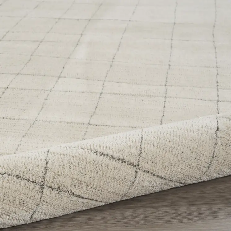 5' X 7' Gray And Ivory Abstract Area Rug