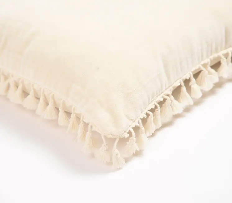 18" Off White Cotton Blend Throw Pillow Cover With Tassels