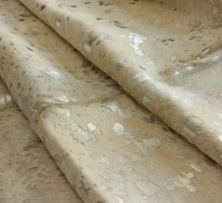 6' X 7' Silver and Ivory Cowhide Hand Knotted Area Rug