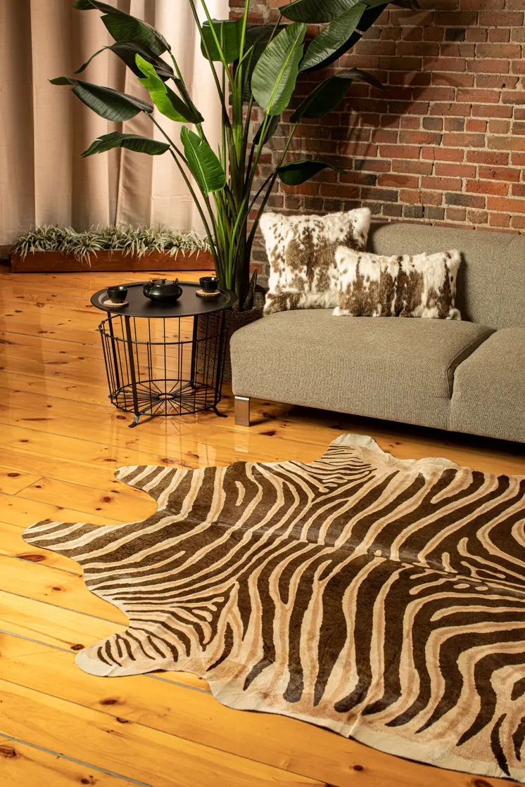 5' X 7' Beige and Brown Cowhide Hand Knotted Area Rug