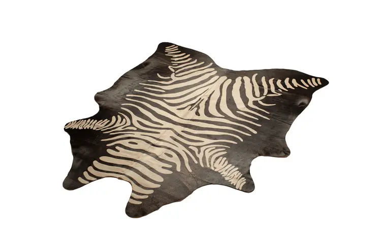 5' X 7' Black and Off White Cowhide Hand Knotted Area Rug