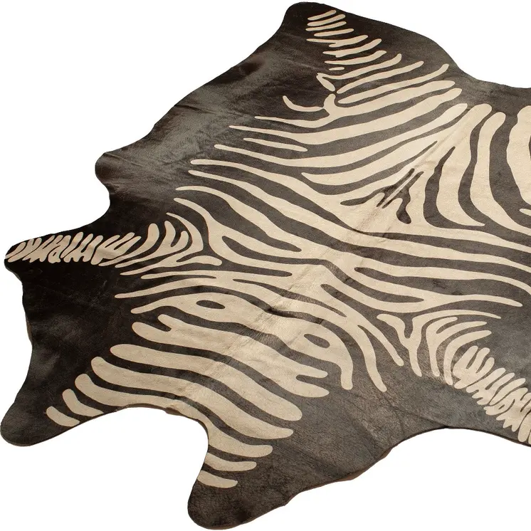 5' X 7' Black and Off White Cowhide Hand Knotted Area Rug