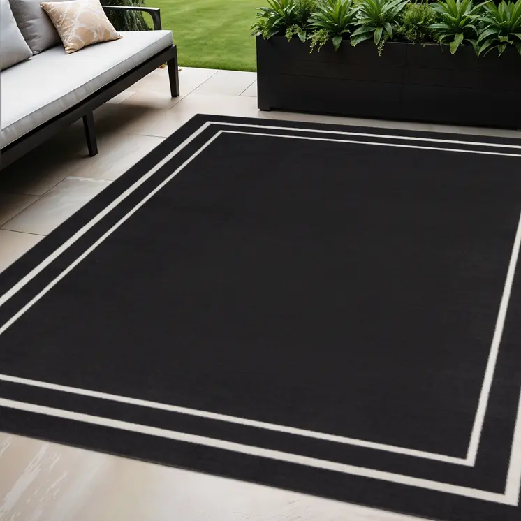 5' X 7' Black And Ivory Indoor Outdoor Area Rug