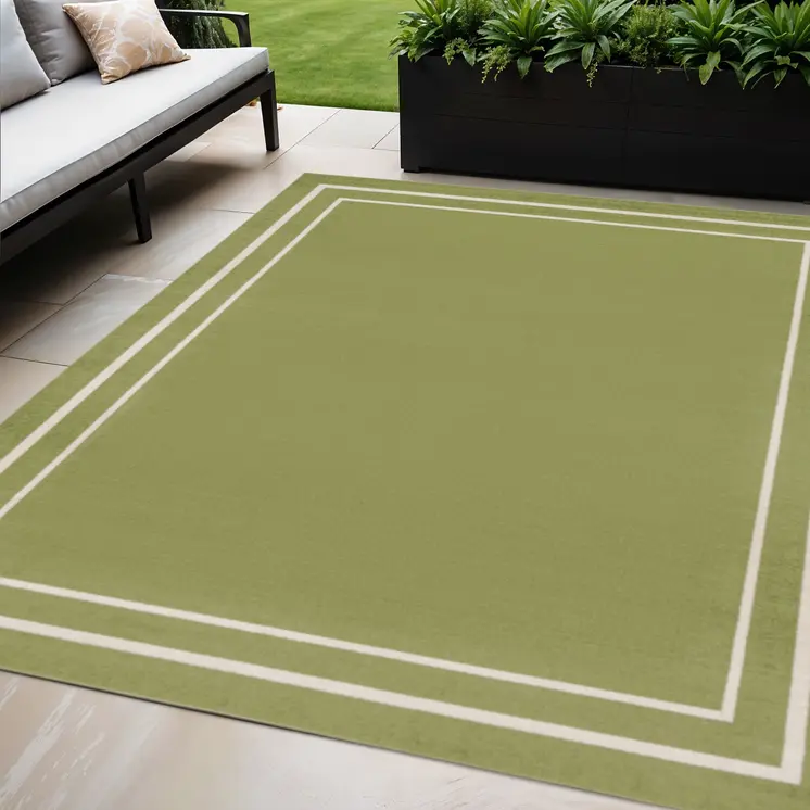 5' X 7' Green And Ivory Indoor Outdoor Area Rug