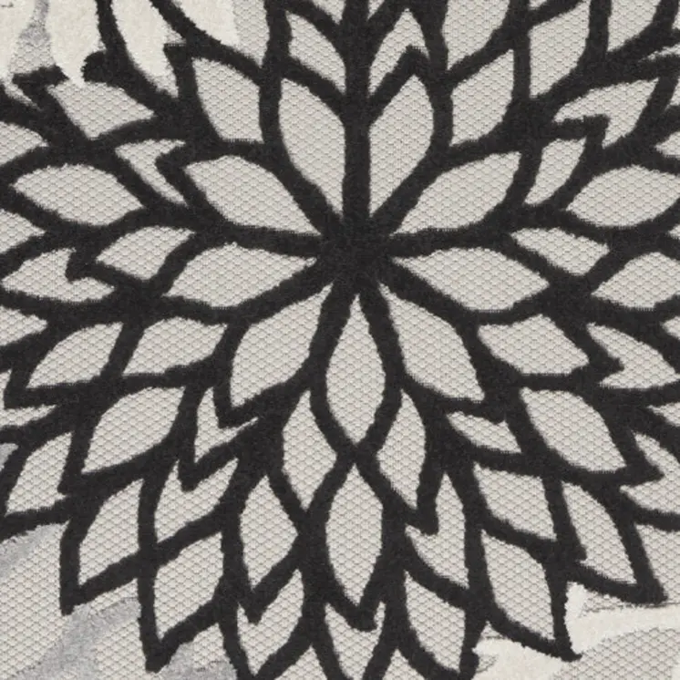4' X 6' Black And White Floral Indoor Outdoor Area Rug