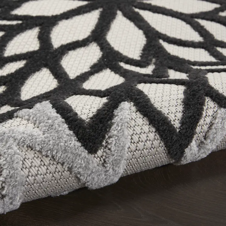 5' X 8' Black And White Floral Indoor Outdoor Area Rug