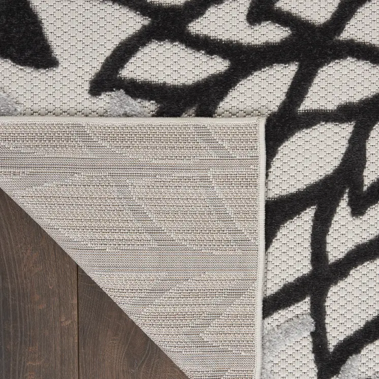 5' X 8' Black And White Floral Indoor Outdoor Area Rug