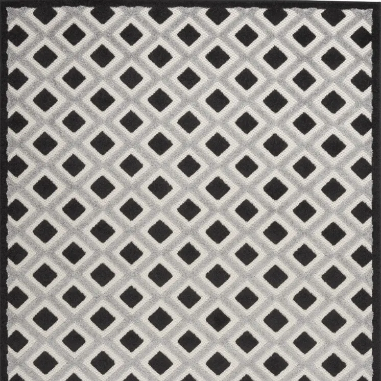 4' X 6' Black And White Geometric Indoor Outdoor Area Rug