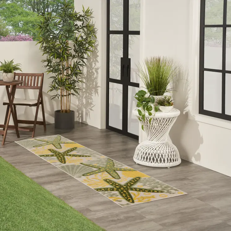 8' Green And Yellow Starfish Indoor Outdoor Runner Rug