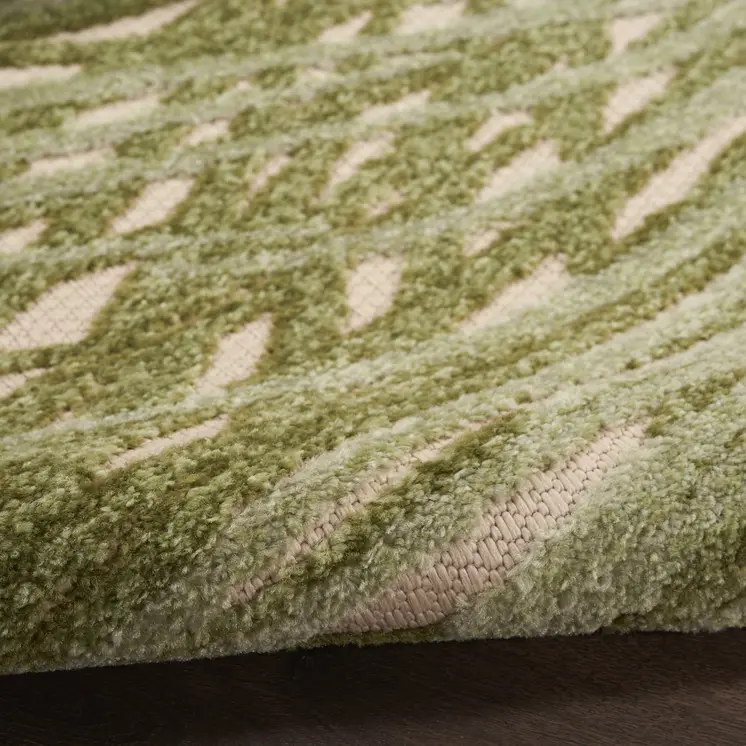 8' Ivory And Green Round Palm Leaf Indoor Outdoor Area Rug
