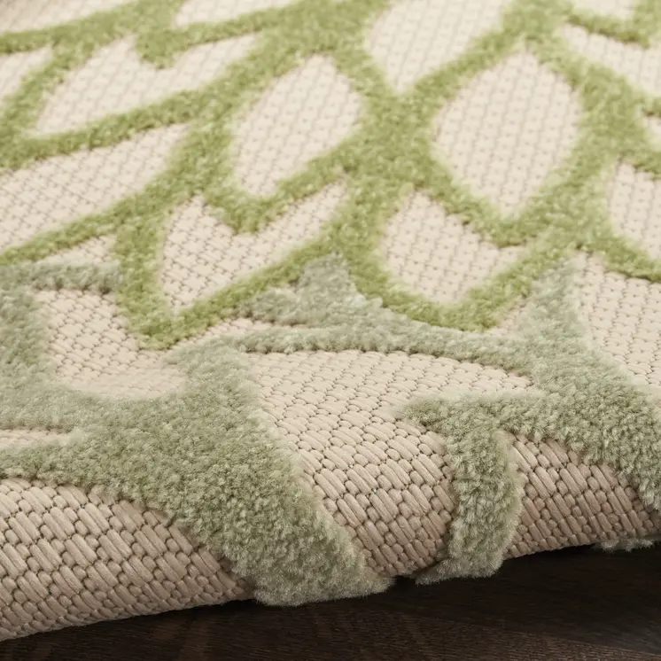 6' X 9' Ivory And Green Floral Indoor Outdoor Area Rug