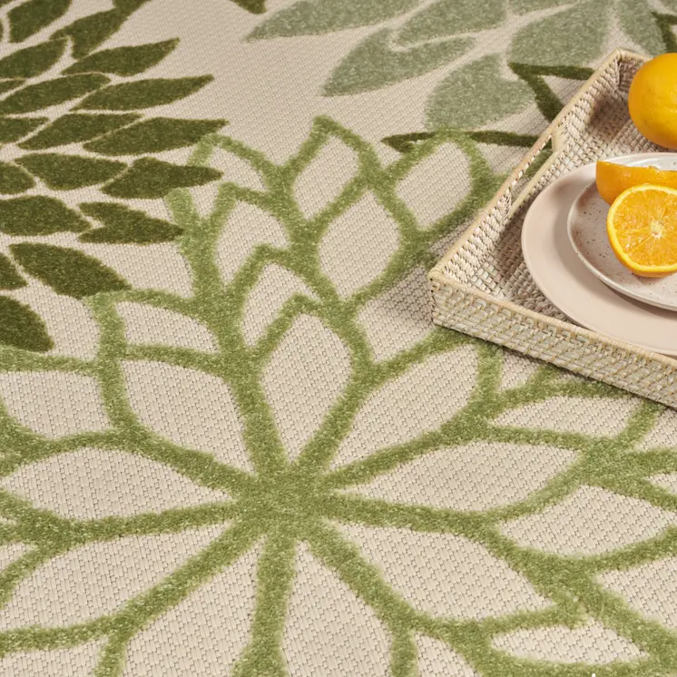 6' X 9' Ivory And Green Floral Indoor Outdoor Area Rug