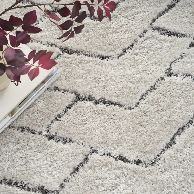 5' X 7' Ivory and Gray Chevron Shag Area Rug