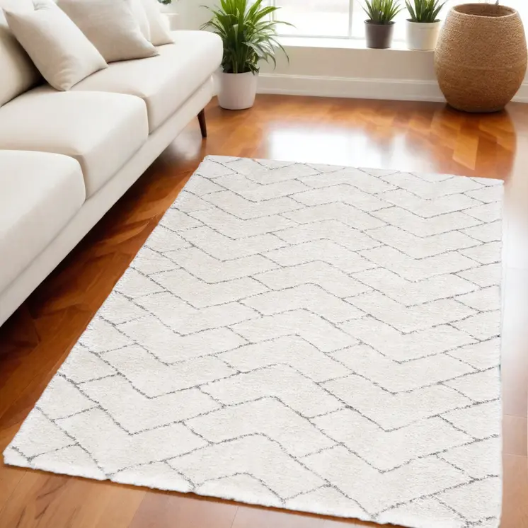 5' X 7' Ivory and Gray Chevron Shag Area Rug