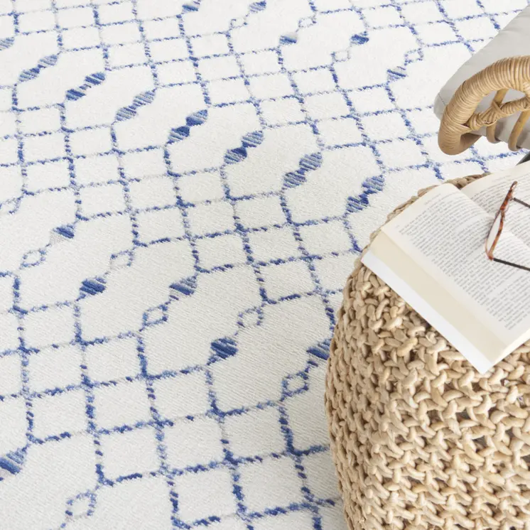8' Ivory and Blue Geometric Round Rug