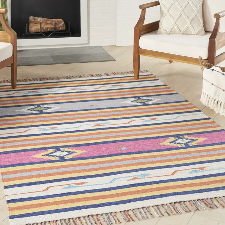4' X 6' Ivory Southwestern Handmade Area Rug With Fringe