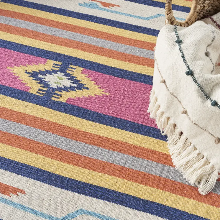 4' X 6' Ivory Southwestern Handmade Area Rug With Fringe