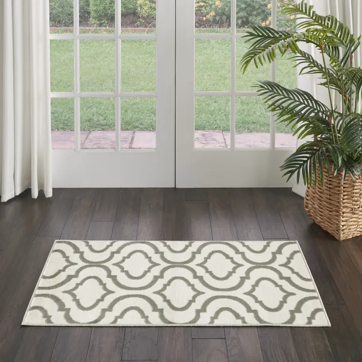2' X 4' Ivory and Green Trellis Area Rug