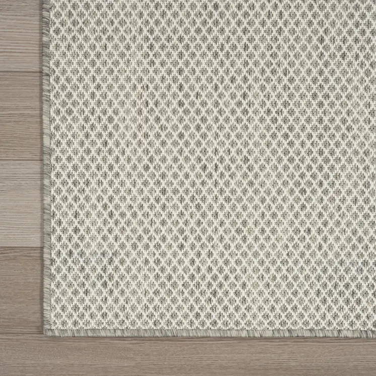16' Ivory And Silver Geometric Indoor Outdoor Runner Rug