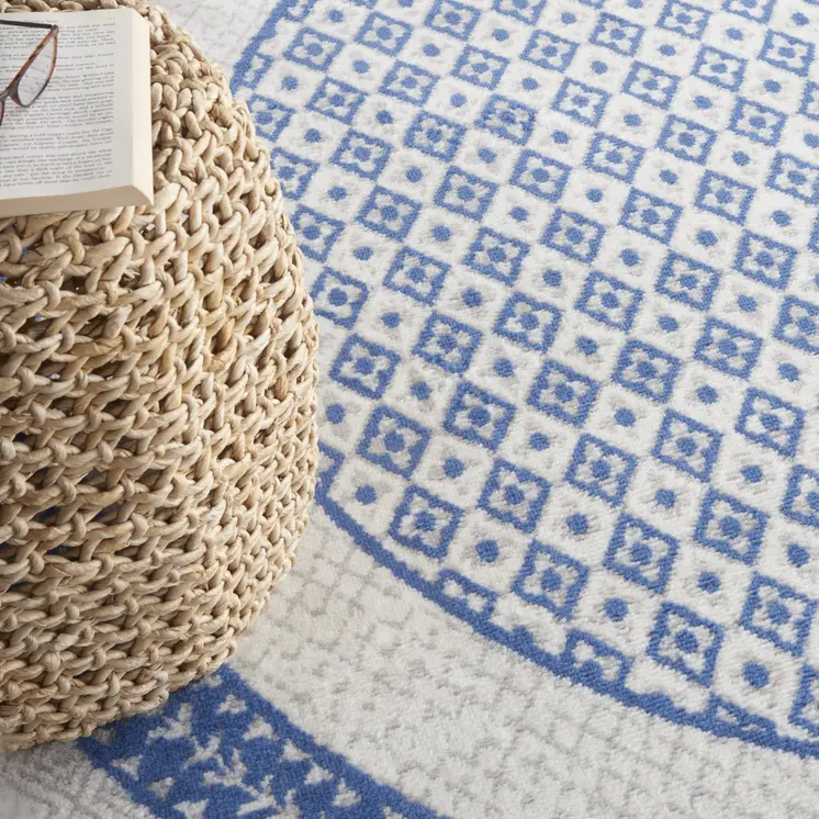 8' Ivory and Blue Geometric Distressed Round Rug