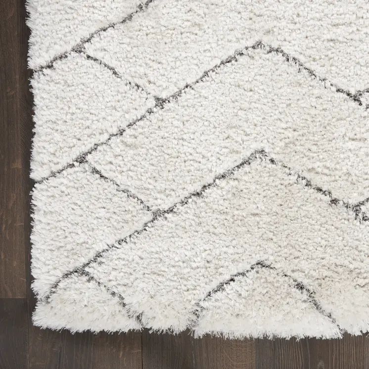 4' X 6' Ivory and Gray Chevron Shag Area Rug