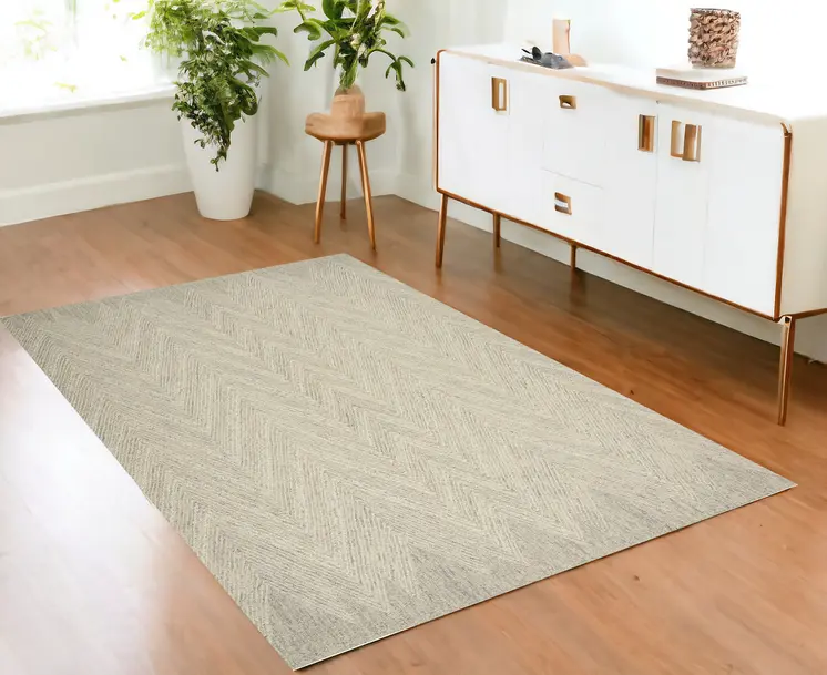 4' X 6' Ivory and Gray Wool Chevron Area Rug