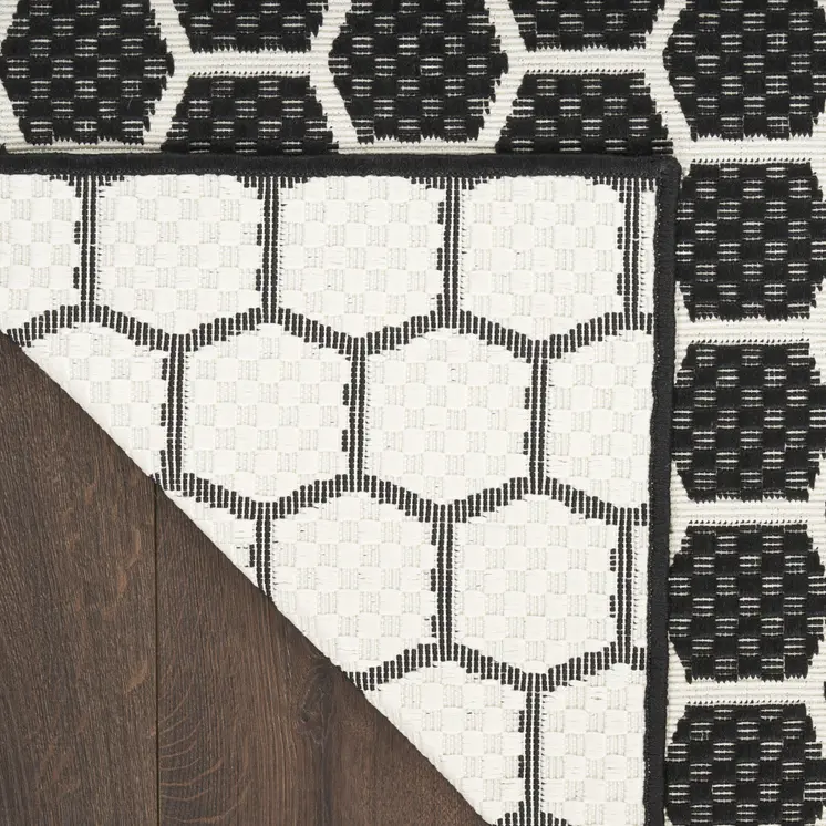 4' X 6' Black And Ivory Geometric Indoor Outdoor Area Rug