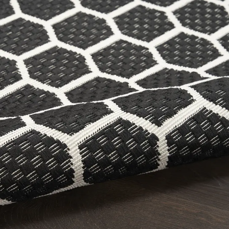 4' X 6' Black And Ivory Geometric Indoor Outdoor Area Rug