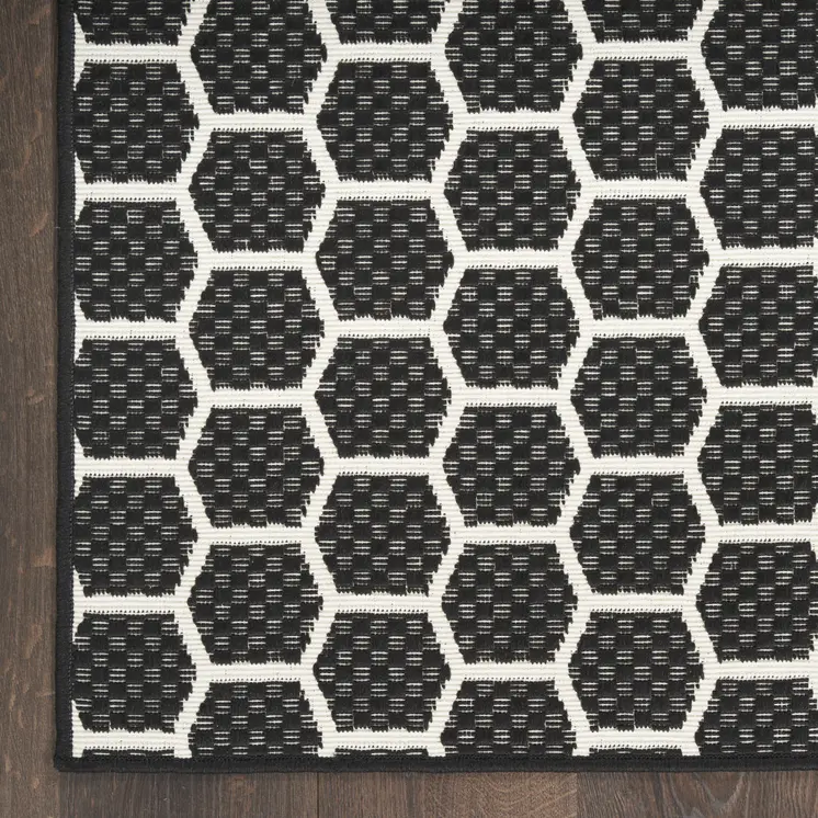 6' X 9' Black And Ivory Geometric Indoor Outdoor Area Rug
