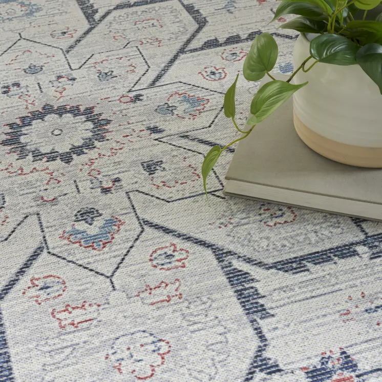 4' X 6' Ivory and Blue Floral Power Loom Area Rug