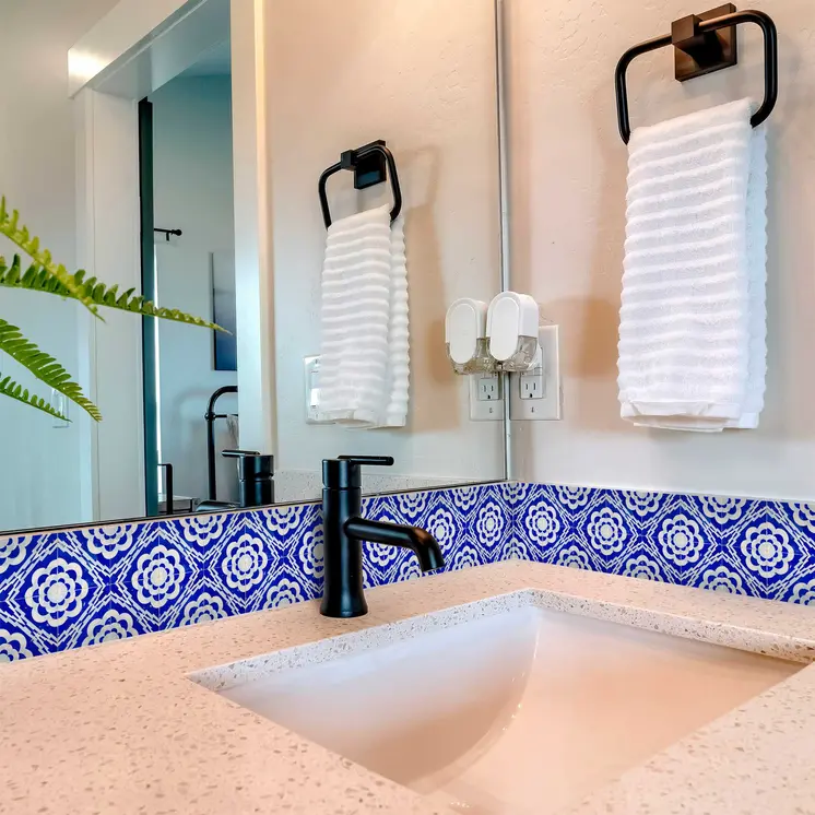 12" X 12" Blue And White Gerbera Peel And Stick Removable Tiles