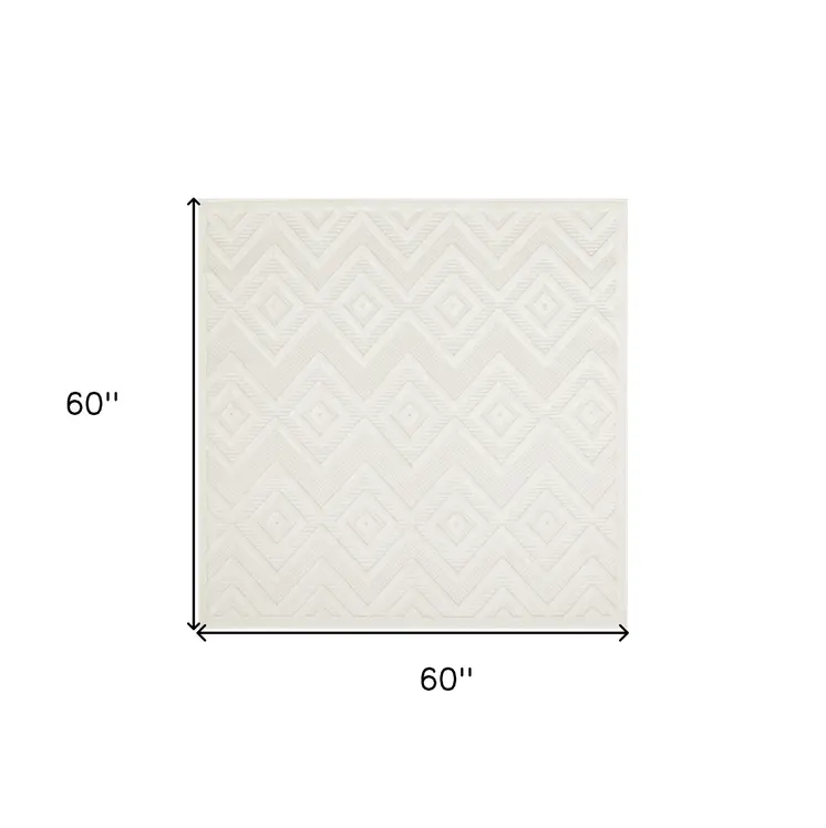 5' Ivory And White Geometric Indoor Outdoor Area Rug