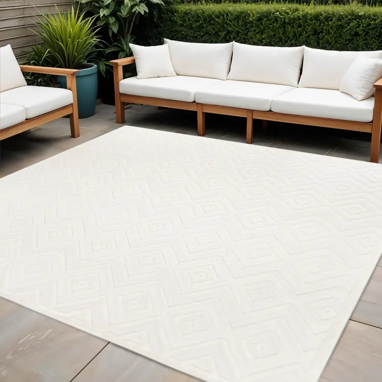 5' Ivory And White Geometric Indoor Outdoor Area Rug