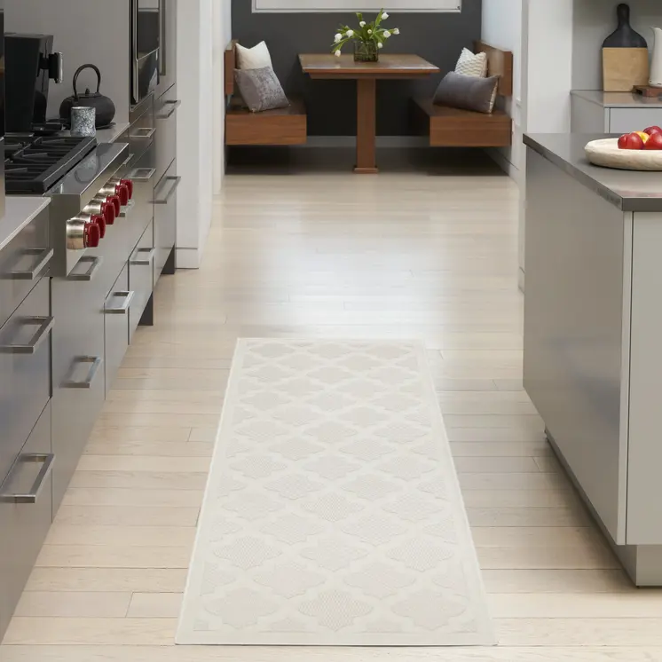 6' Ivory And White Geometric Indoor Outdoor Area Rug