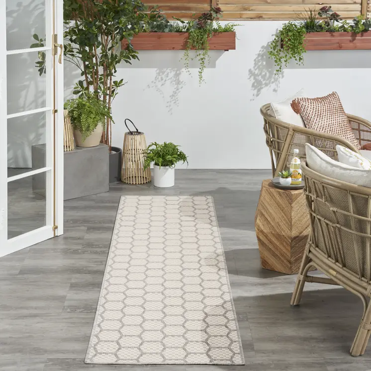6' Gray And Ivory Geometric Indoor Outdoor Area Rug