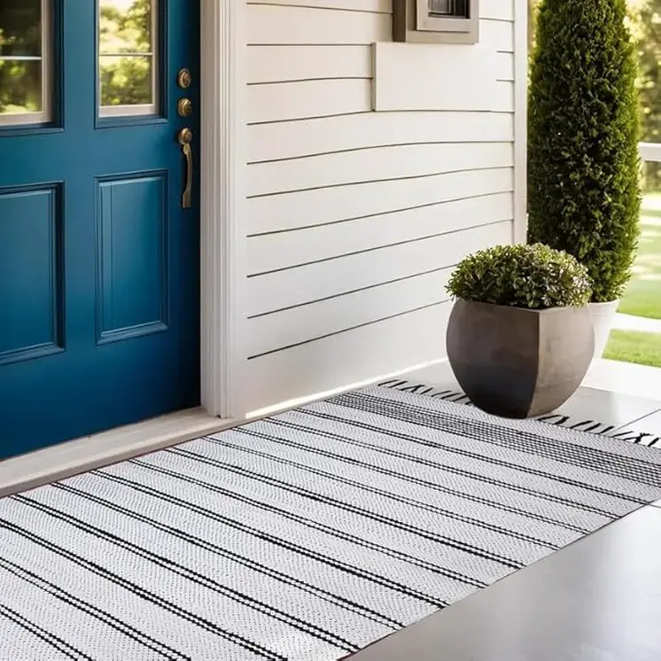4' X 6' Black And White Striped Hand Woven Washable Area Rug With Fringe