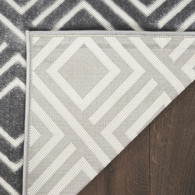 5' X 7' Gray Geometric Area Rug